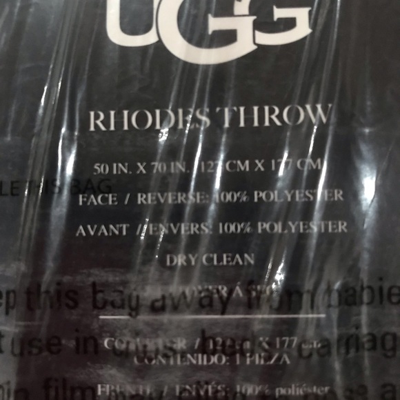 UGG brand new throw still in plastic wrap - Picture 6 of 12